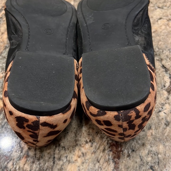 TORRID Mesh Scalloped leopard Flat 9 WW) - Picture 10 of 11